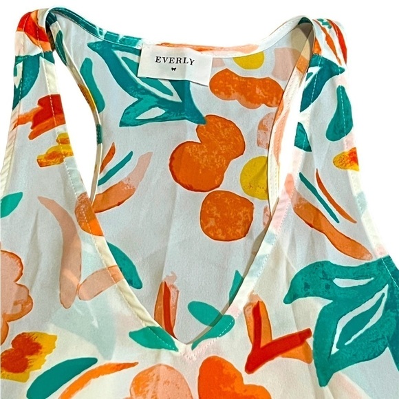 Women’s Everly Floral V Neck Tank Top Size Small Lightweight - Picture 2 of 5